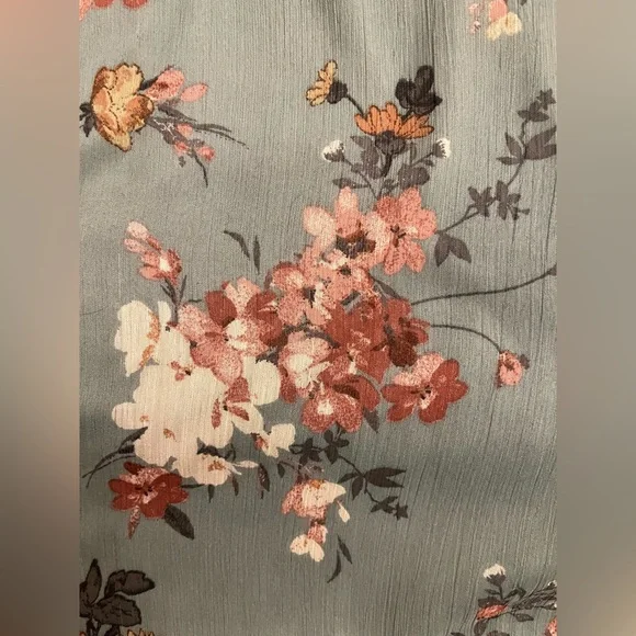 Roz & Ali Double Ruffle Sleeve Bubble Hem Floral Blouse - Picture 7 of 8